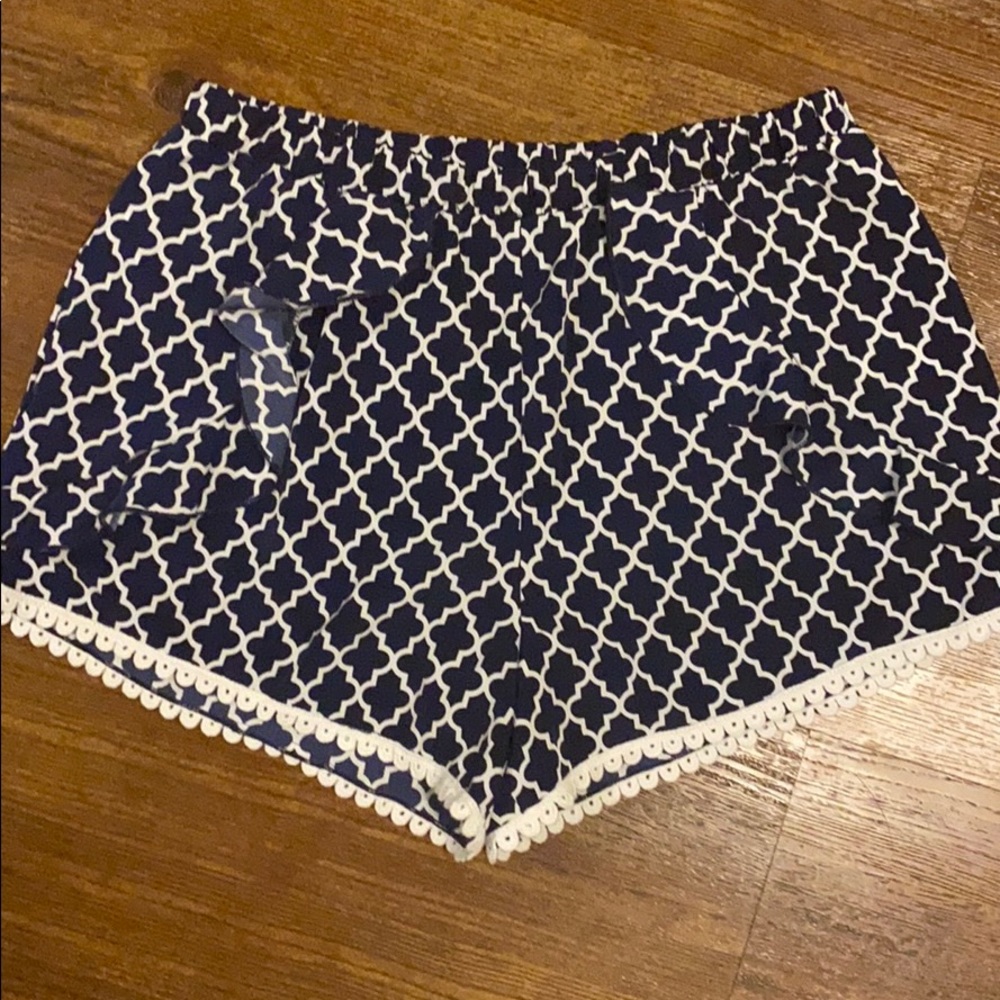 Quatrefoil navy shorts with ruffles